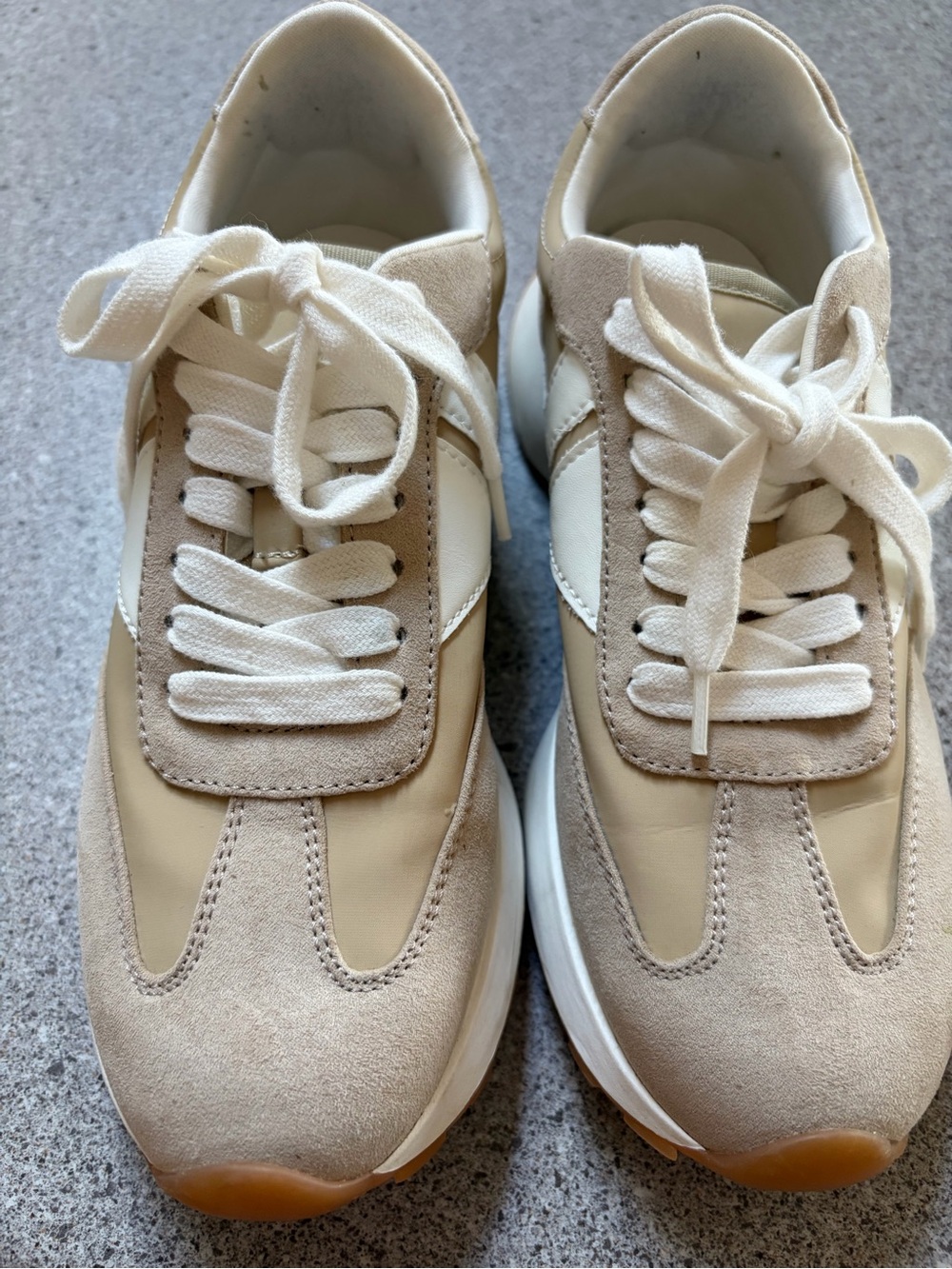 Steve Madden Beige and White Low-Top Sneakers Size 8